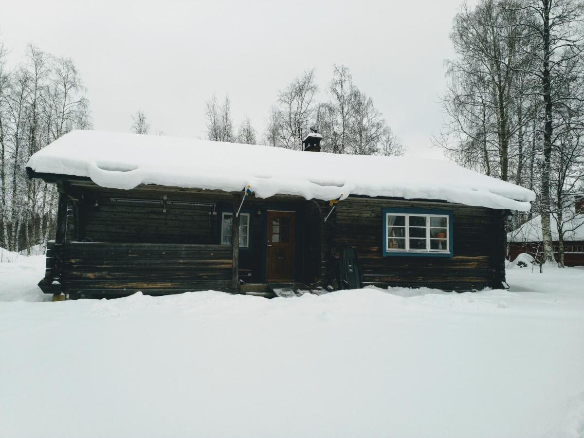 Mysig Timmerstuga Vid Sjoen Bjoerken 34 Roennsudden Grangarde ภายนอก รูปภาพ